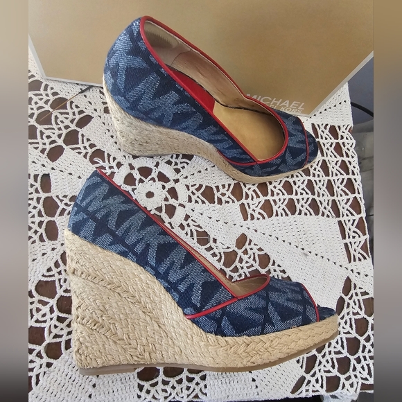 Michael Kors size 9 wedges blue/red - Picture 3 of 3